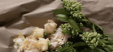 How to choose the perfect color of flowers you gift to your mother