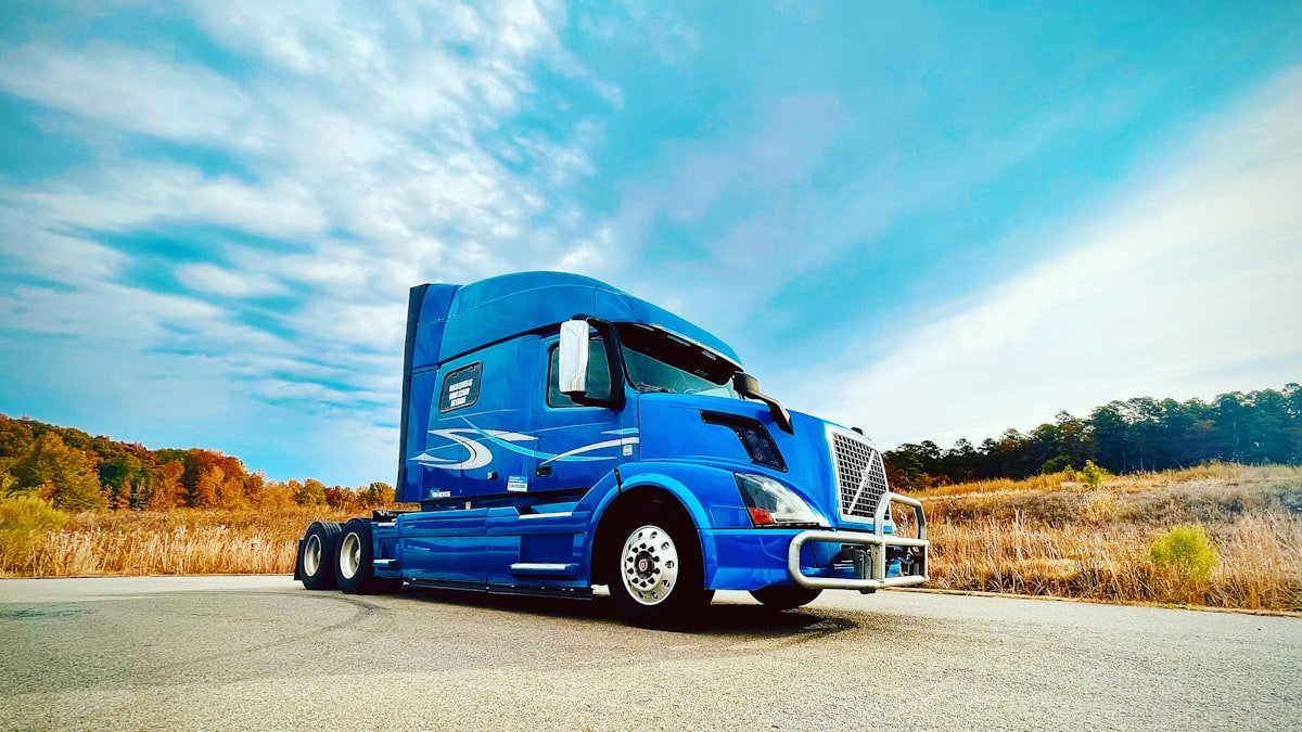 Comparison table of top factoring companies for trucking businesses
