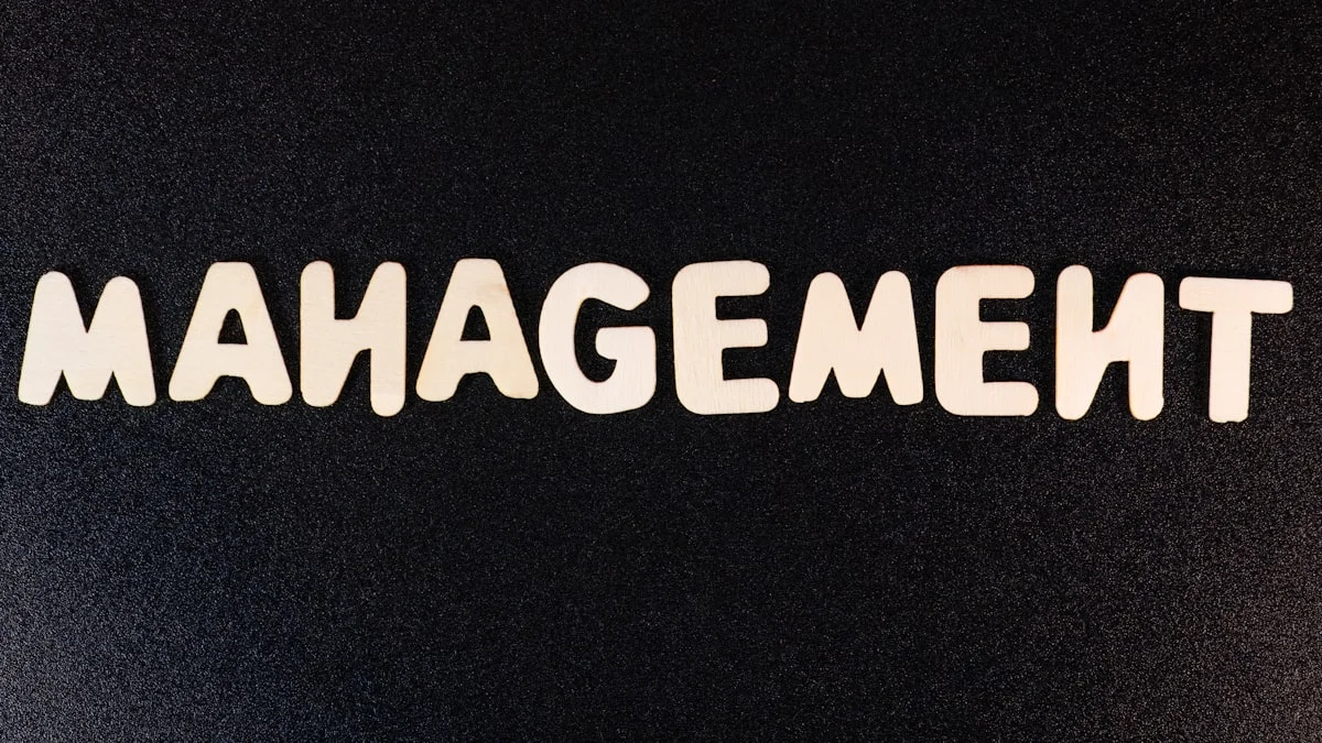 RAG implementation consultants near me - Photographie faisant partie de la série de photographies "Letters" : Management
