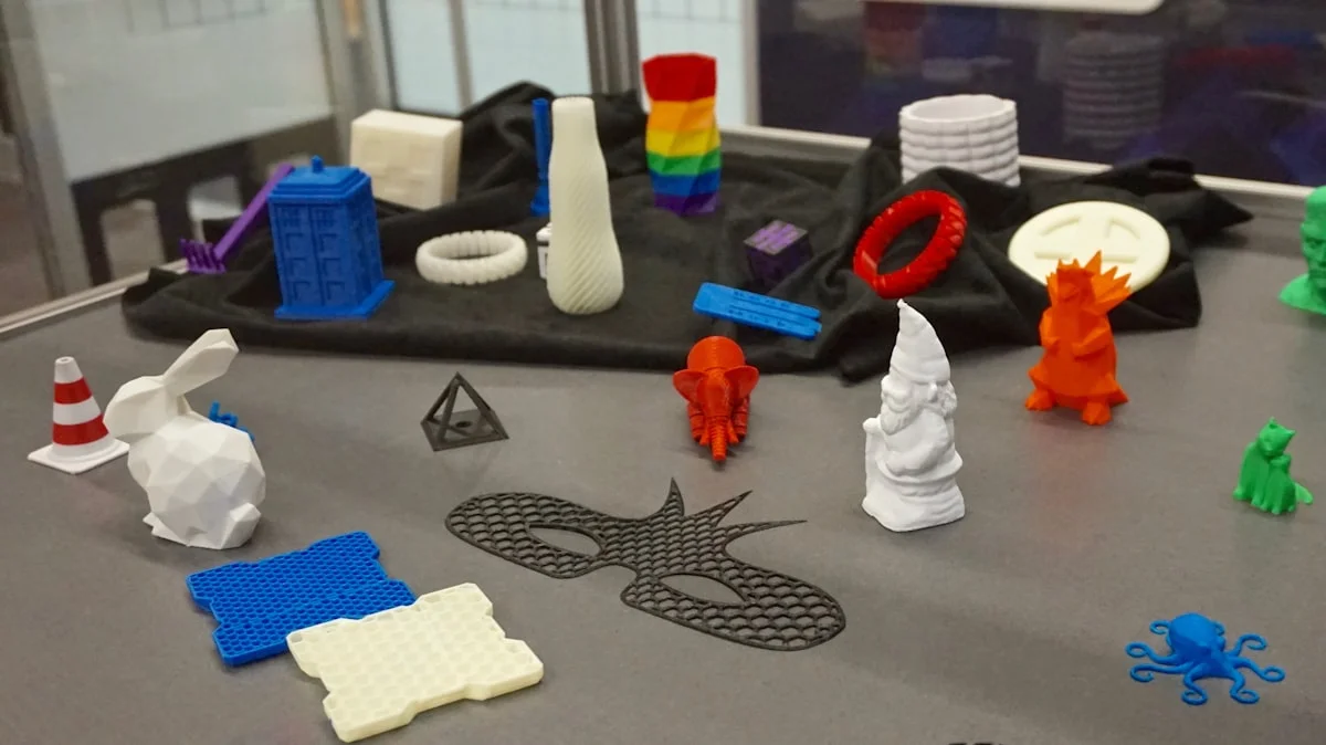 3D printer HaaS for universities USA - Design for Additive Manufacturing (DFAM) comprises a set of guidelines and best practices essential for designers and engineers to achieve optimal outcomes in printed part designs. Additive Manufacturing (AM), commonly referred to as 3D printing (3DP), encompasses various technologies such as stereolithography (SLA), selective laser sintering (SLS), fused deposition modeling (FDM), direct metal laser sintering (DMLS), among others. DFAM encompasses considerations related to the chosen printing technology, part geometry, materials selection, and any necessary.